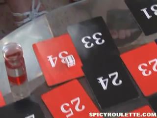 Maanghang roulette: 6 babae supsupin & pakikipagtalik 2 cocks