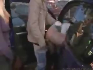 Deux allemand filles baisée sur voiture parking allemand ggg spritzen goo filles