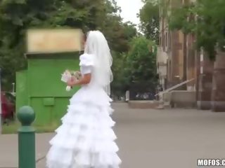 Okouzlující nevěsta saje a velký těžký čurák