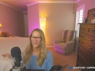 Milf Camgirl Jess Ryan Gives An Honest Dick Rating jessryan&period;manyvids&period;com