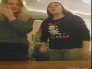 [periscope] ουκρανός/η έφηβος/η κορίτσια πρακτική φιλιά