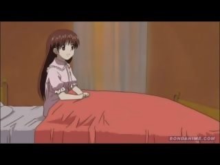 Ładniutka hentai anime dziewczyna onanizuje się i następnie pompowany