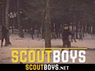 طرفة عين يحصل على له الحمار ضخت في الهواء الطلق بواسطة ناضج gay-scoutboys&period;net