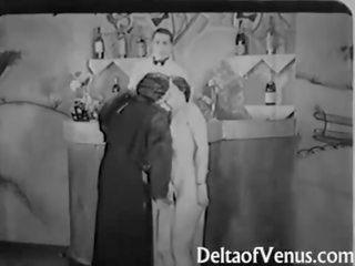 Archív porn� 1930s - két nő egy férfi hármasban - nudista bár