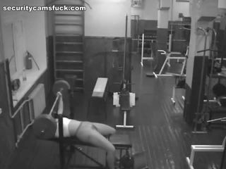 Veiligheid webcam in de gewicht kamer tapes de astounding kindje